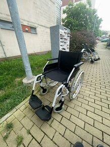 Invalidní mechanický vozík skládací