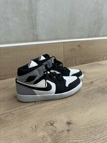 Jordan 1 Mid “Light Steel Grey”W