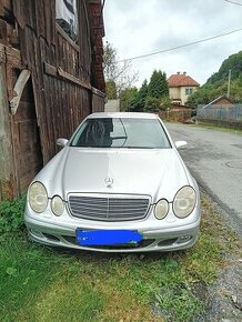 Mercedes- Benz W211