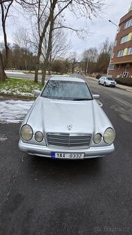 Mercedes 220D