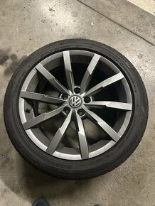 Vw 5/112 R18/235/45 - 1