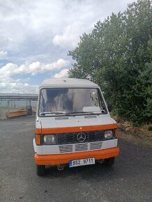 Mercedes Benz 207 D obytná dodávka