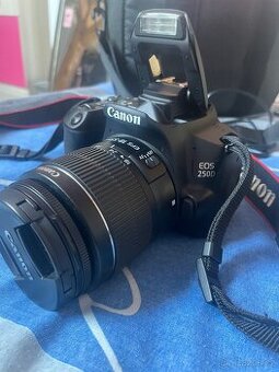 Canon EOS 250D + Kit lens + Telephoto lens - bez SD KARTY