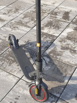 Elektrokoloběžka Xiaomi Pro 2 - E-scooter