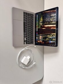 Apple MacBook Air M1 Perfektní stav 25 cyklů baterie