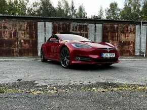 Tesla Model S - 1