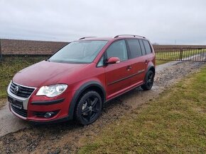 VOLKSWAGEN Touran Cross