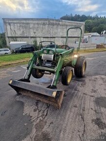 John Deere 955 s čelním nakladačem, 4X4