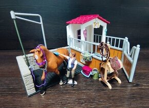 SCHLEICH Horse Club® 42404 Mycí kout se stáním pro koně