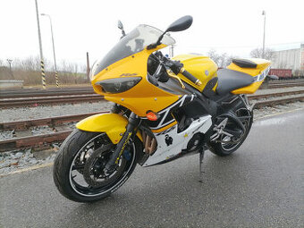 Yamaha R6