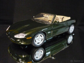 Jaguar XK8 Maisto 1/18