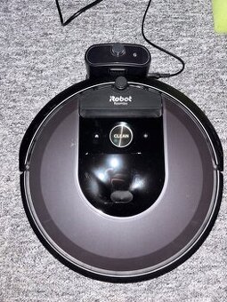 Robotický vysavač iRobot Roomba i7