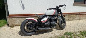 Triumph Bobber - 1