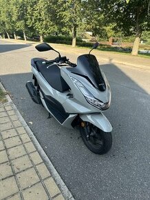 HONDA PCX naj.2000 Km 2023 v záruce - 1