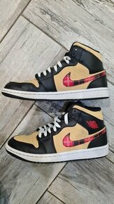 Nike Air Jordan 1 Mid SE