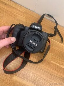 Obrázek k inzerátu: Canon EOS M50 digitální fotoaparát s objektivem