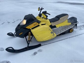 Sněžný skútr Skidoo ski-doo ski doo freestyle 300