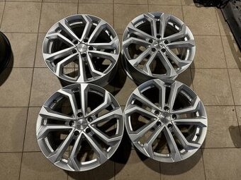 NOVÁ ALU KOLA DEZENT TA SILVER R18 ET50 5x112