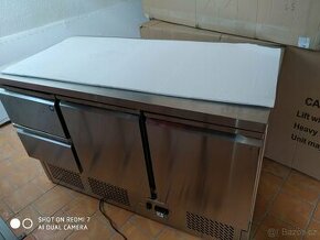 Chladící stůl o délce 140 cm (2 šuplíky a 2 dveře)