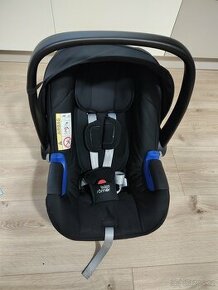 Britax Römer Baby Safe i-size s Isofix základnou - 1