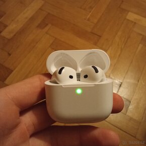 Apple AirPods 4