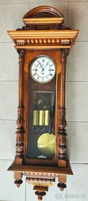 krásné starožitné bohatě vyřezávané třízávažové hodiny