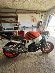 Honda CBR900rr sc33 1998