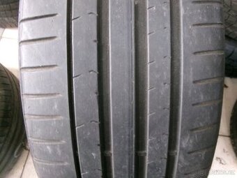 235/35/19 PIRELLI (4-4,5mm) č.15514 - 1