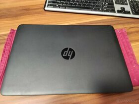 HP  Core I5 (2x2,5Ghz),8gb,250gb SSD,Win10 pro, baterie 5h+