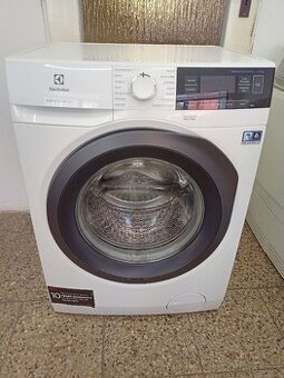 Pračka parní Electrolux