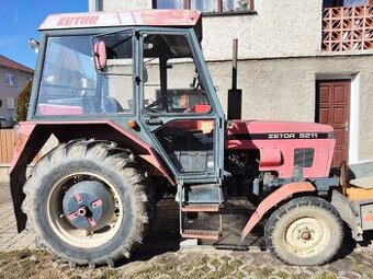 Prodám Zetor 5211 s TP a zemědělské stroje.