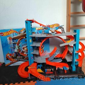 Hot Wheels Mega Garáž Žralok