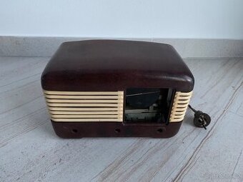 Historické rádio 306 U Talisman