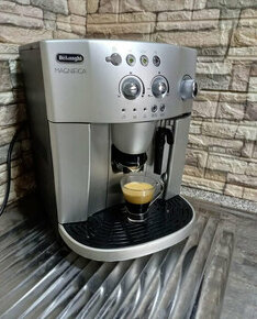 Automatický kávovar delonghi magnifica