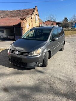 Vw Touran 2012 1.6hdi najeto 268t nová stk 7 mist