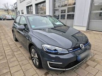 Volkswagen e-Golf 100kw dojezd 220km,baterie 36kwh,mod.2020