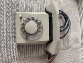 Telefon retro