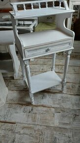 Dřevěný odkládací stolek se šuplíkem Provence styl