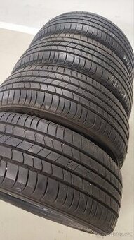 215/55/18 Kumho Ecsta HS51V, DOT 2622, 7.5mm-6.5mm.