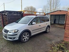 Volkswagen Touran Cross 2.0TDI 103 kW 7 místný