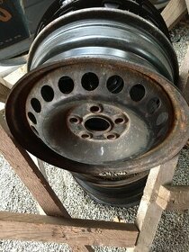 disky kola zatezove VW T5 5x120 R16 pekne originalni