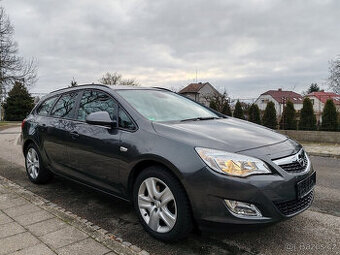 naftová Opel Astra Sports tourer 1.7Cdti 92kW 79000km TOP KM