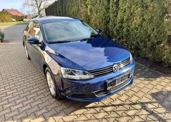 Volkswagen Jetta 1,2TSi /77kw serviska ,Tažné, benzín