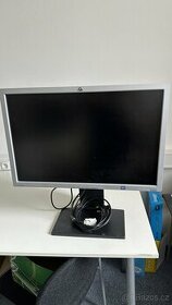 HP LP2465 monitor LCD 24” pivot, 8ms, USB hub, DVI