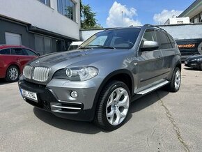 BMW E70 X5 4.8i V8 7 místná verze