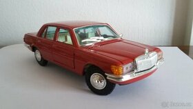 Starý model Gama Mercedes 450 SE