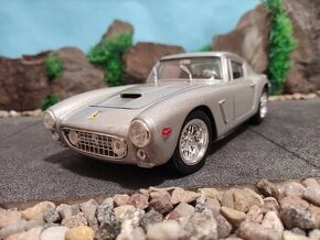 prodám model 1:18 ferrari 250GT0 berlinetta - 1