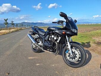 YAMAHA FZS 600 Fazer - 1