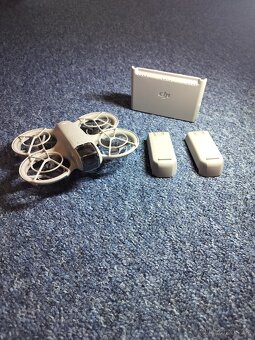 DJI Neo, 2 baterie a nabíjecí stanice - 1