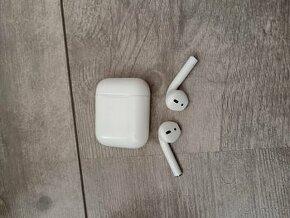 Apple AirPods 1